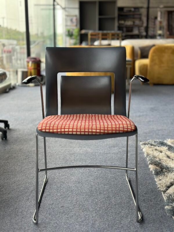 Contemporary Visitor Chair