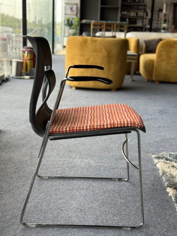 Contemporary Visitor Chair - Image 4
