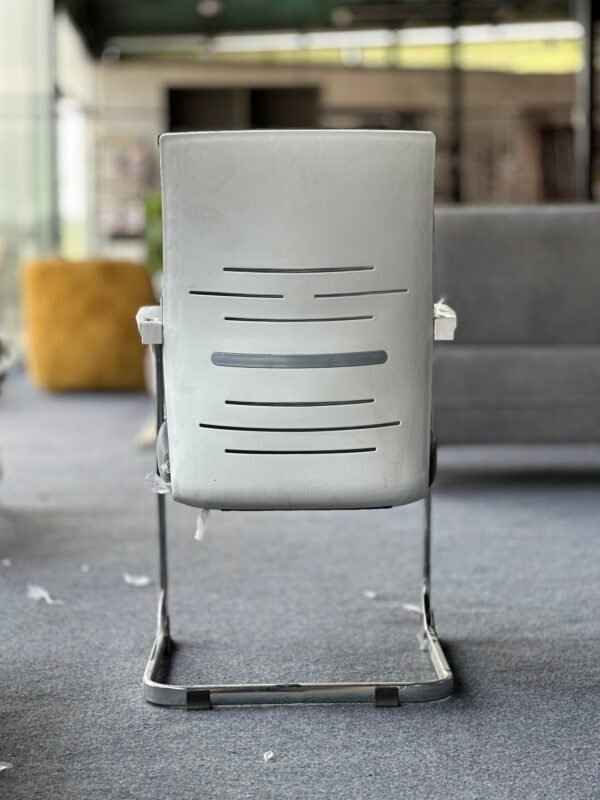 The Aero Visitor Chair - Image 3