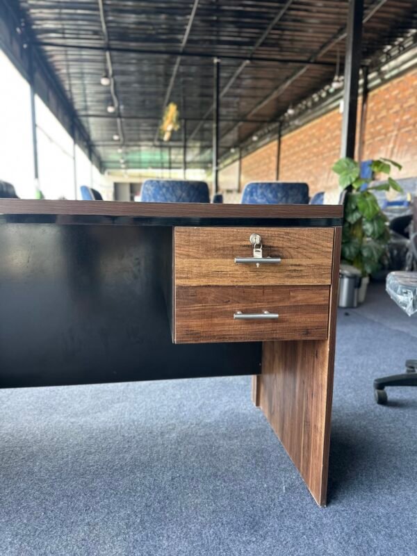 The Executive Desk - Image 3