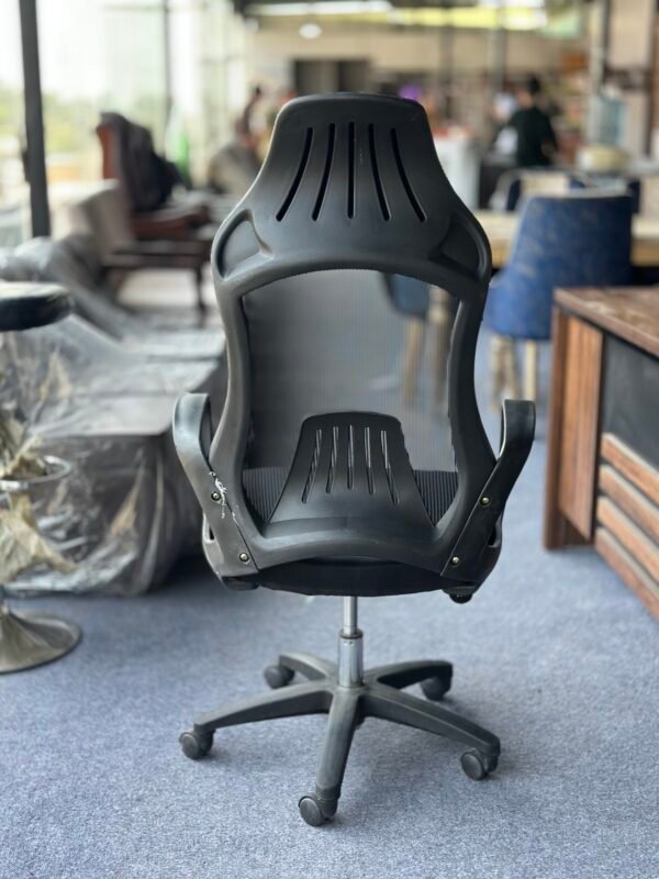 The Apex Mesh Chair. - Image 3