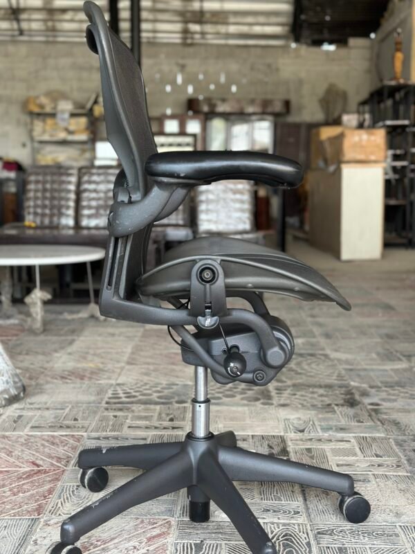 Herman Miller Aeron - Image 2