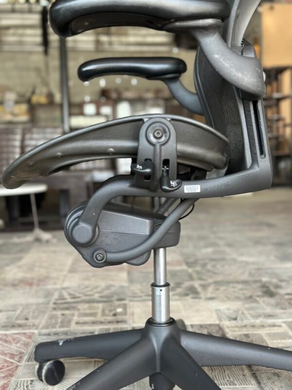 Herman Miller Aeron - Image 3