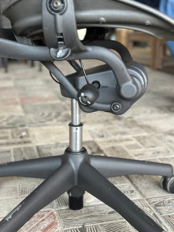 Herman Miller Aeron - Image 5