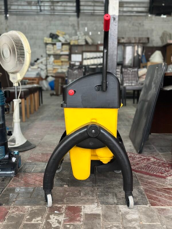 Rubbermaid HYGEN Mop Bucket - Image 3