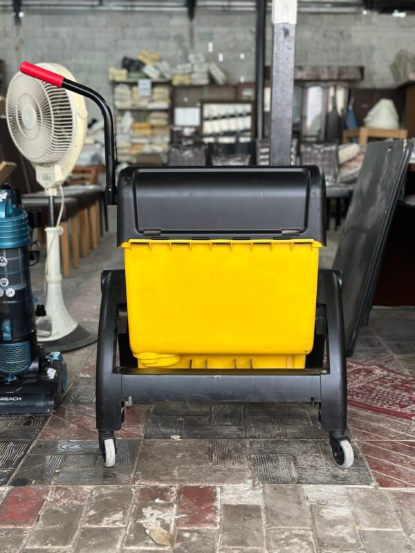 Rubbermaid HYGEN Mop Bucket - Image 2