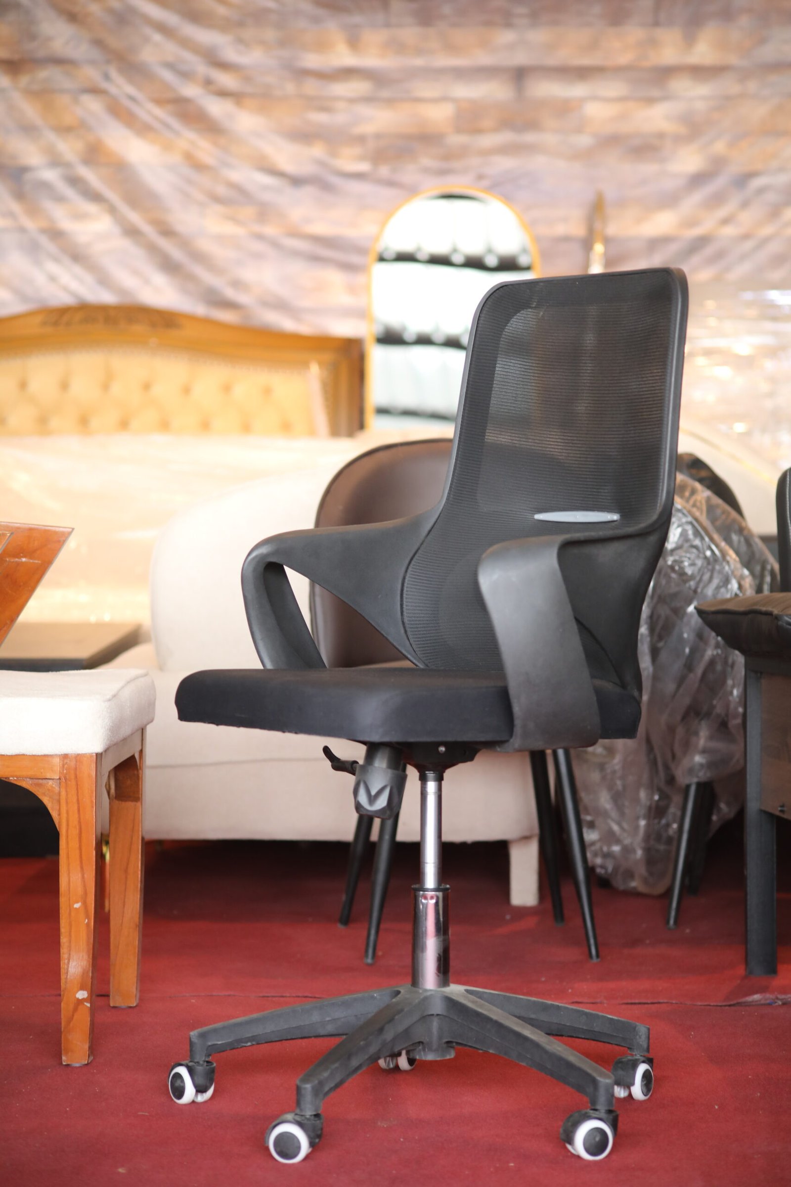 Comfortable Modern Office Chair - Image 3