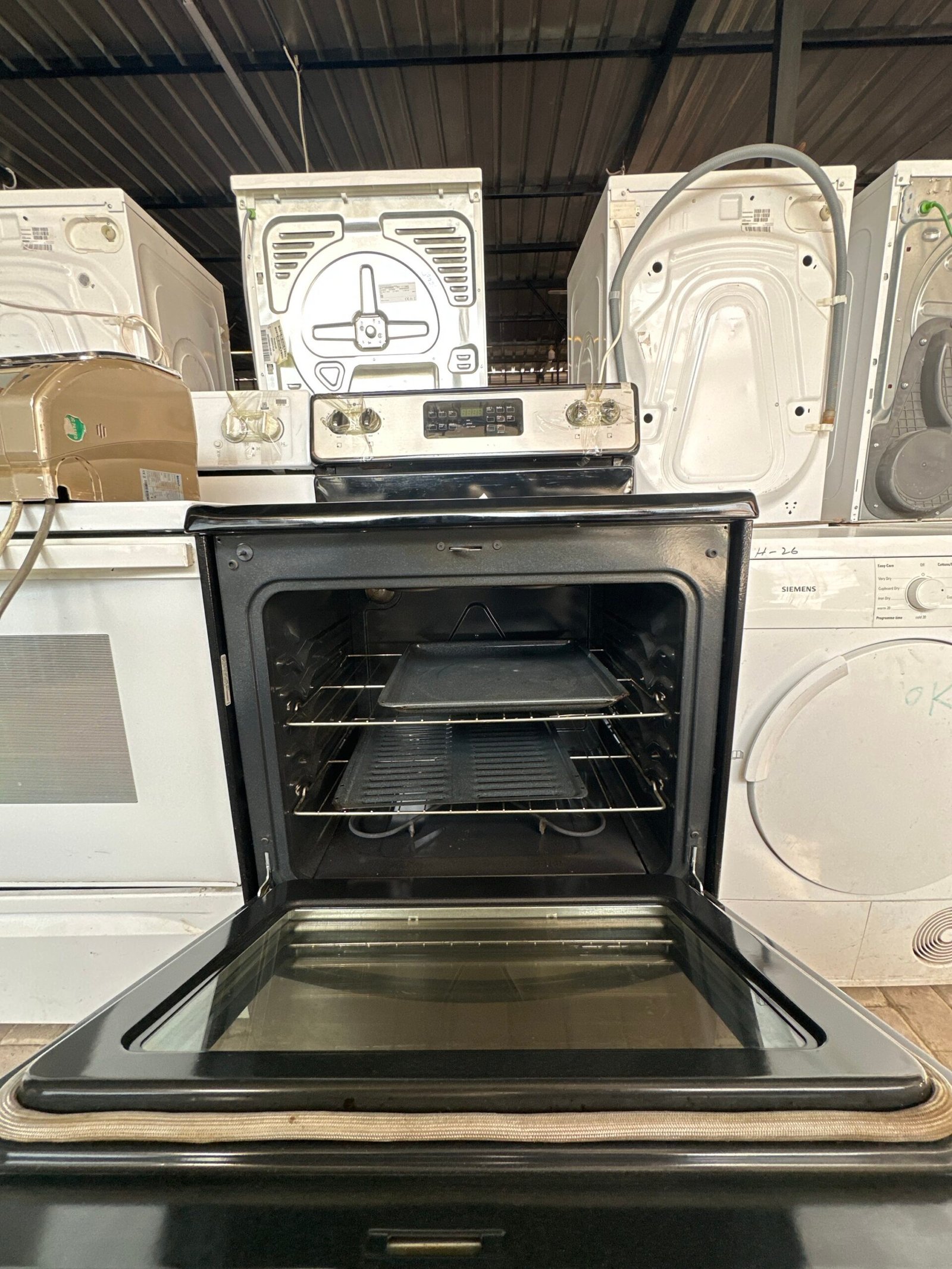 Frigidaire Cooking Range – Efficient & Stylish Kitchen Appliance - Image 2